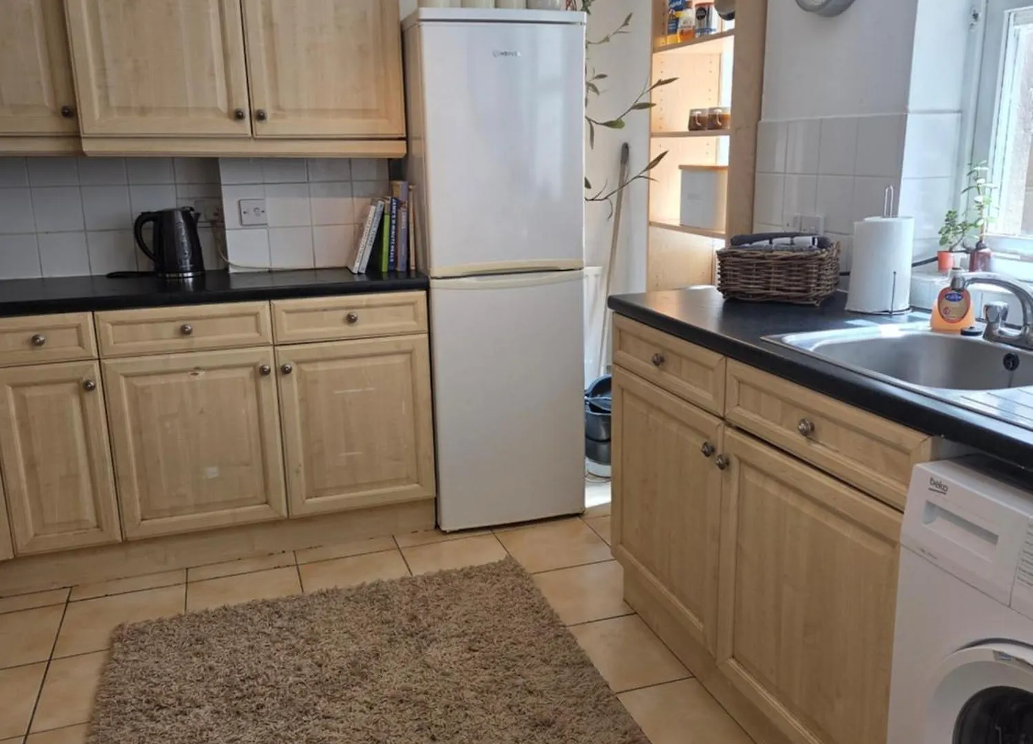 Beachfront 2-Bedroom Garden Flat With Hot Tub, Sleeps 8 Brighton Lägenhet