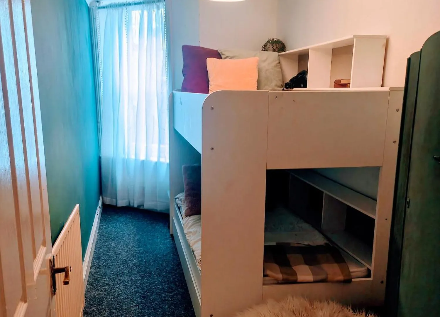 Apartment Beachfront 2-Bedroom Garden Flat With Hot Tub, Sleeps 8 Brighton United Kingdom