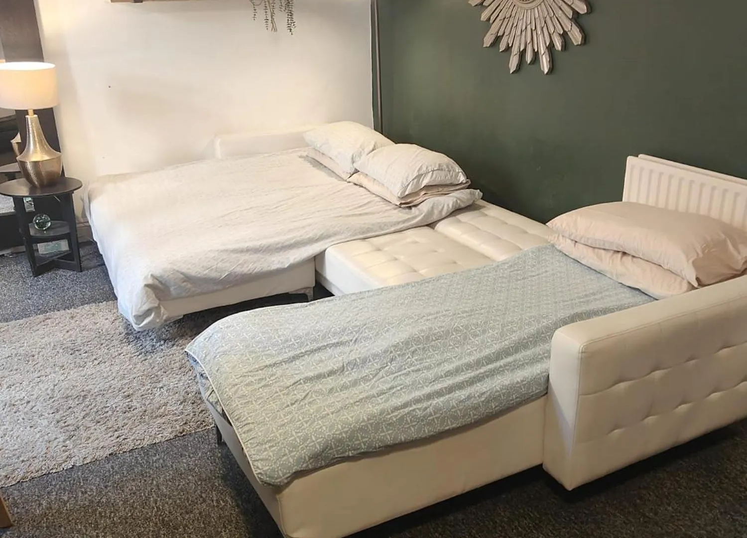 Beachfront 2-Bedroom Garden Flat With Hot Tub, Sleeps 8 Brighton