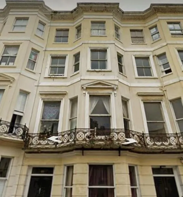 Apartman Beachfront 2-Bedroom Garden Flat With Hot Tub, Sleeps 8 Brighton